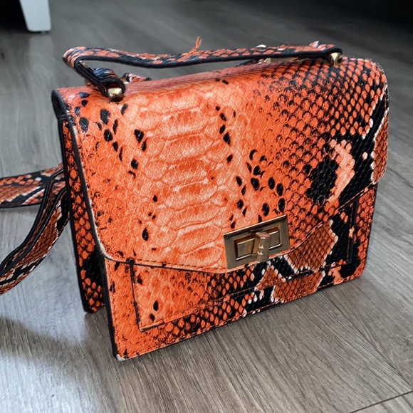 PRETTYLITTLETHING Mini Cross Body Snake Printed Bag - Picture 10 of 12